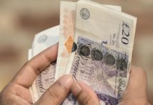 Kräver tillbaka pengar från engelska apotek