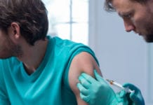 Låg vaccintäckning i riskgrupper oroar Läkemedelsvärlden