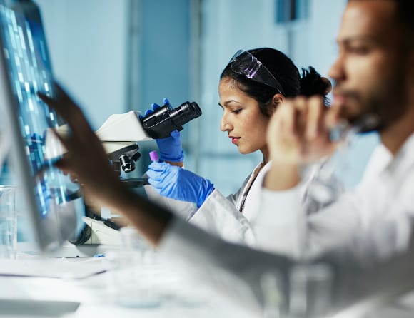 Miljardsatsning på nya läkemedel mot corona