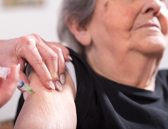 ”Gör RSV-vaccin för äldre till nationellt program”