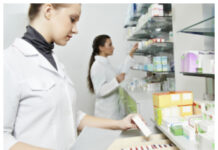 Tuff arbetsmiljö för farmaceuter på apotek Apotekspersonal WP1 Istock